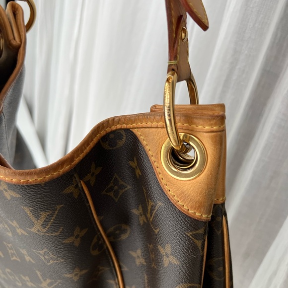 Louis Vuitton Galleria PM Shoulder Bag - Picture 12 of 16
